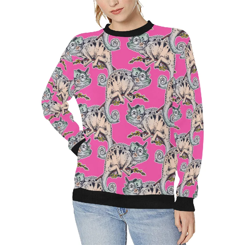 Chameleon lizard pattern pink background Women's Crew Neck Sweatshirt