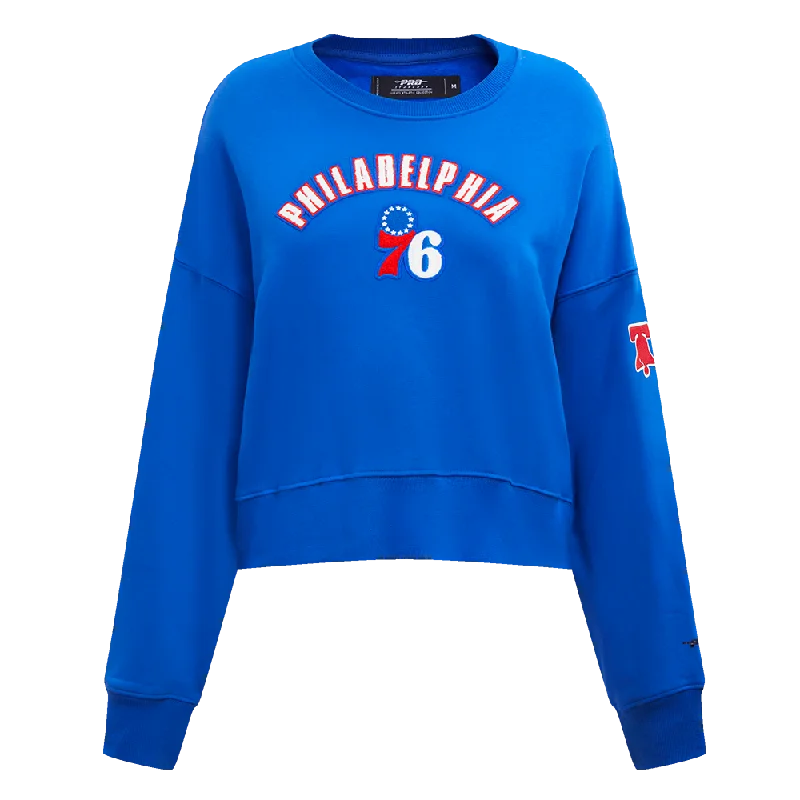 SUDADERA DE CUELLO REDONDO NBA PHILADELPHIA 76ERS CLASSIC ESSENTIALS PARA MUJER